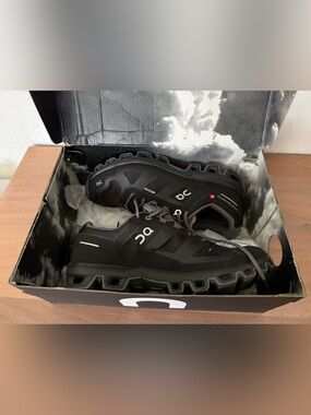 NWT On Running Wmn Black/Graphite Cloudventure Waterproof Trail Sneakers, sz 6.5
